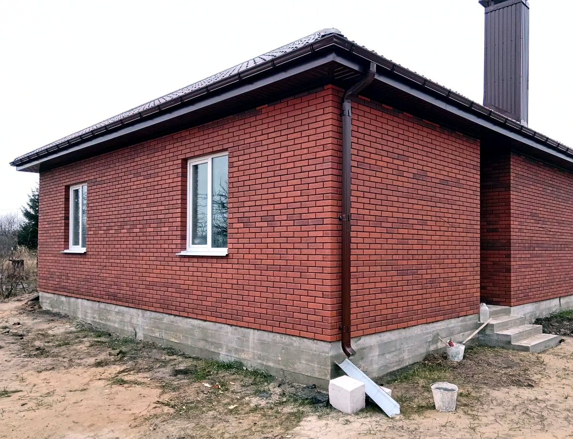 Дом в красном кирпиче