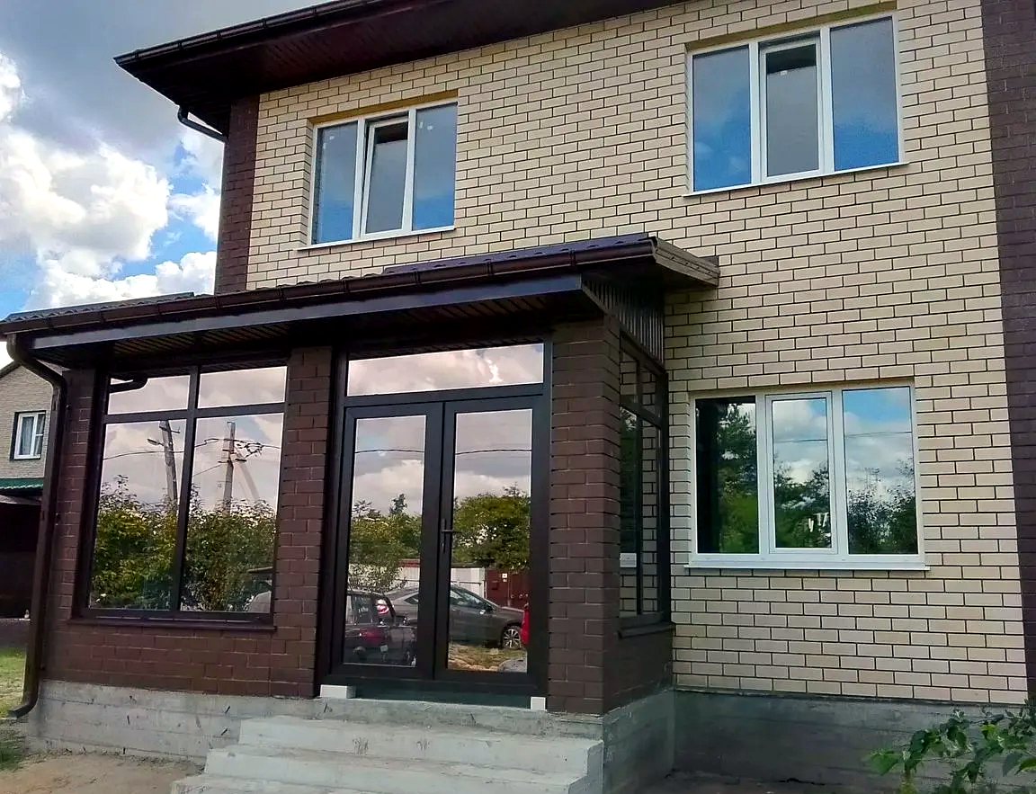 Дом с остеклённой верандой